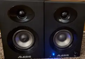Elevate3 Alesis Elevate 3 Powered Small Desktop Studio Speakers - Right And Left Speaker