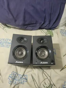 Elevate3mkii Alesis Elevate 3 Powered Desktop Studio Speakers Right And Left Speaker