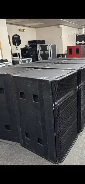 3x3s2 Apogee 3x3s2. Loudspeaker. And Roadcase