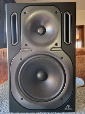B2031p Behringer 2 Way High Resolution