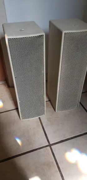 Ub52 Eaw Sl52 Pair Of Under-balcony Fill - Church Owned Aka The