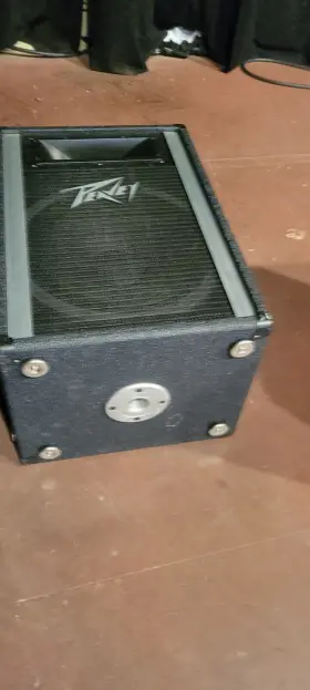 115h Peavey 2 Passive Speakers And Mixer