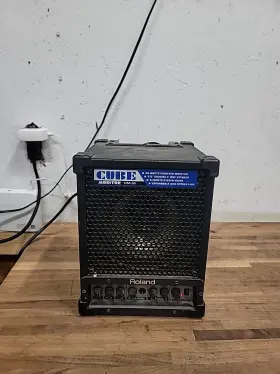 Cm-30 Roland Cube Monitor 32w Portable Powered Amplifier/mixer/speaker With Cord