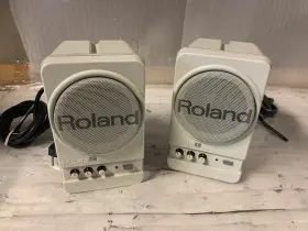 Ma-12c Roland Ma-12 Stereo Micro Monitor Speaker Pair Ma-12c Roland Ma-12 Stereo Micro Monitor Speaker Pair