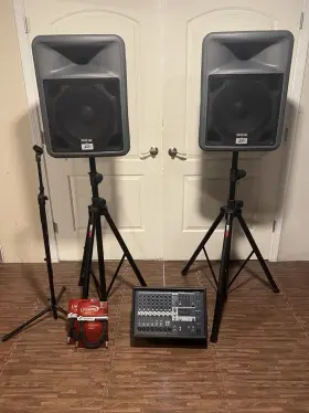 Emx212s Yamaha Pa System Powered Mixer Two Peavey Pr12 Speakers Stands